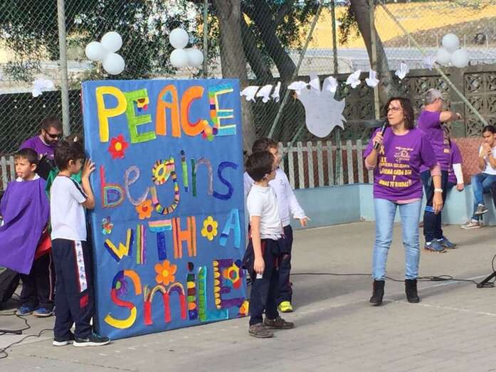Un momento de la carrera solidaria organizada en el CEIP Esteban Navarro Sánchez (Foto TA)