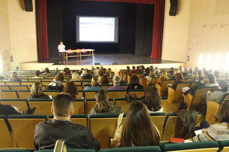 Un momento de las jornadas formativas dirigida a los profesionales de la enseñanza (Foto TA)