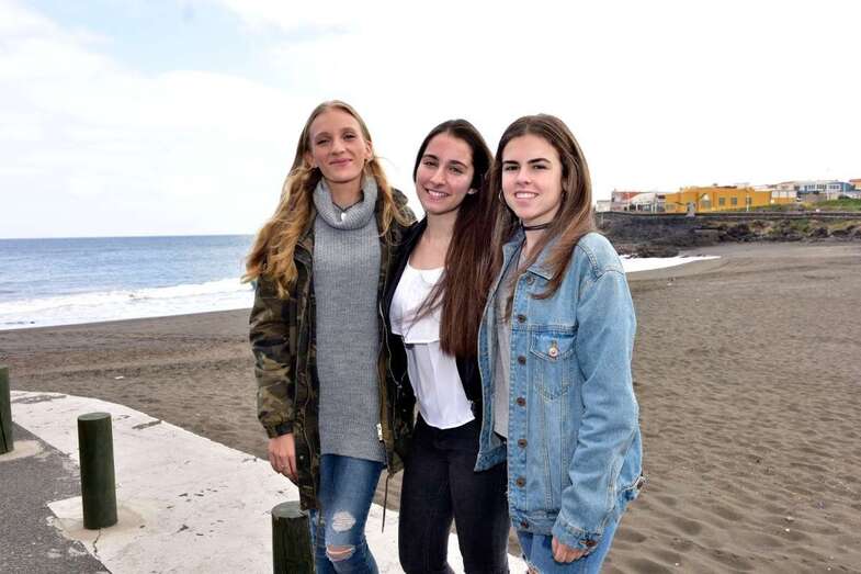 De izquierda a derecha: Andrea Soriano, Yamiley Macías y Claudia Guerrero, ayer en La Garita (Foto Juan Carlos Alonso-C7)