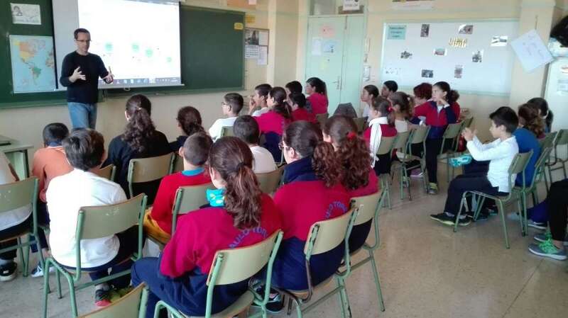  Alberto Hugo Rojas, durante la charla el pasado martes en el CEIP Saulo Torón de Telde (Foto TA)