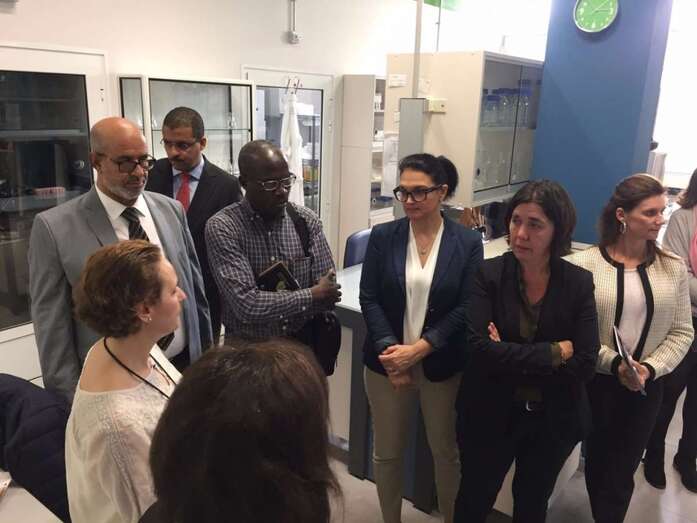 Una delegación de varios países visitó este miércoles el Banco de Algas situado en Taliarte-Telde (Foto TA)