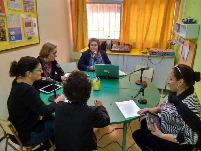 Programa en la radio del IES Guillermina Brito de La Pardilla (Foto TA)