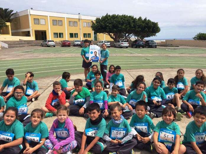 Alumnos que participaron en la carrera solidaria (Foto TA)