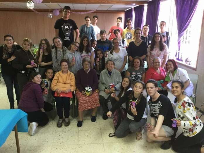 Jóvenes y mayores disfrutaron de una agradable jornada (Foto TA)