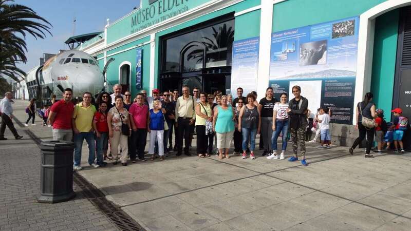 El grupo de alumnos del CEPA Telde La Herradura, a las puertas del Museo Elder (Foto TA)