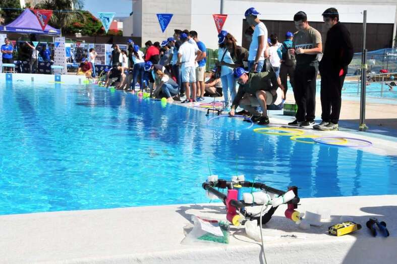 Más de 260 personas han participado en el diseño y elaboración de los robots (Foto TA)