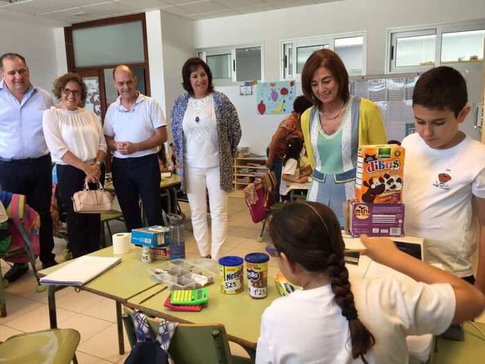 Momento de la visita de este viernes al centro (Foto TA)