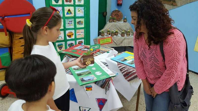 Una pequeña feria turística puso el colofón a esta actividad de innovación educativa (Foto TA)