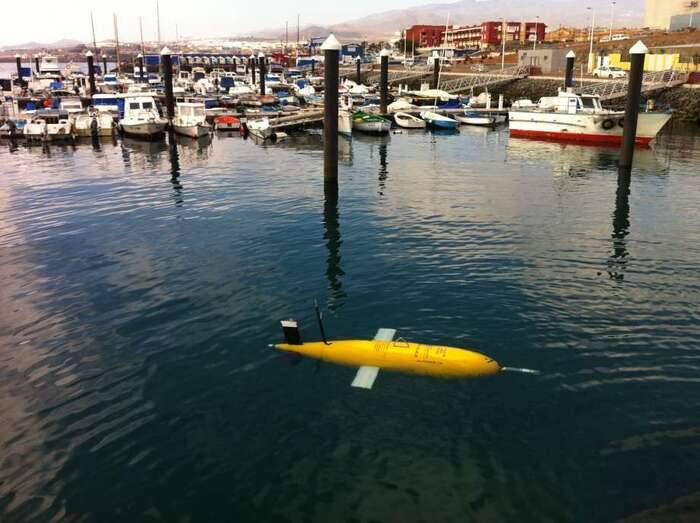 Planeador submarino en aguas del muelle de Taliarte (Foto TA)