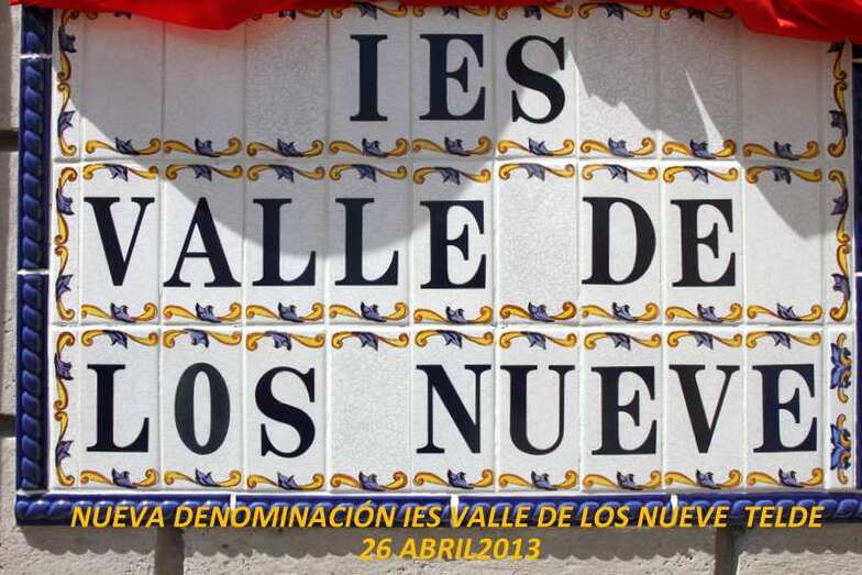 Rótulo del Instituto Valle de los Nueve (Foto Jesús Ruiz Mesa)