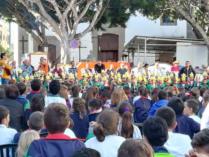 Imagen del recital de villancicos en la plaza de Los Llanos (Foto TA)