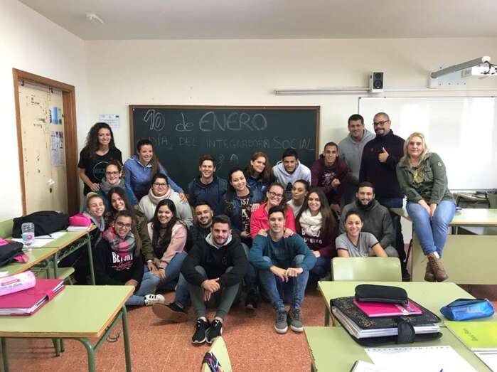 Grupo de estudiantes de la titulación de Técnico de Integración Social en el IES Lila (Foto TA)