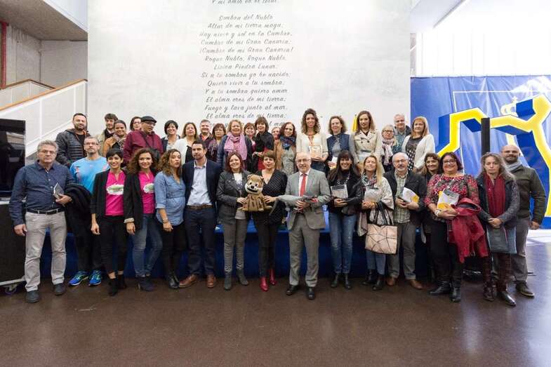 Imagen de la entrega de materiales (Foto TA)