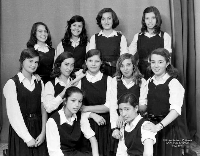 Grupo de alumnas del desaparecido Colegio San Gregorio (Foto cedida)