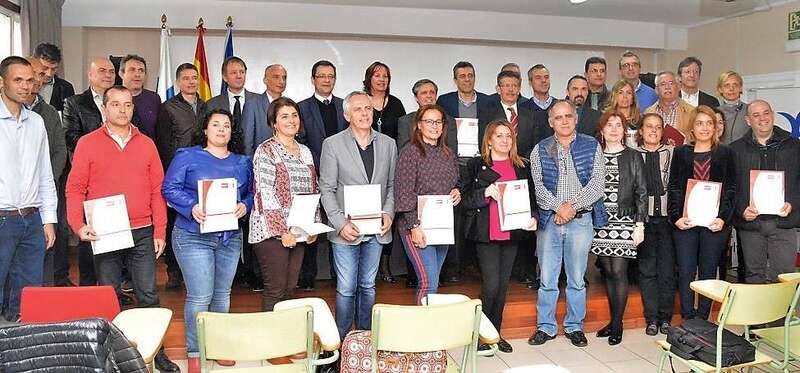 Representantes de los centros recogieron el premio (Foto TA)