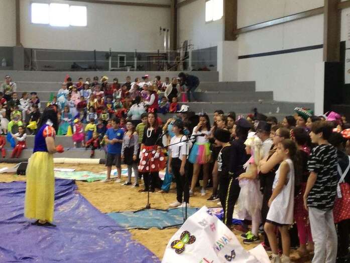 La fiesta carnavalera se celebró en el terreno de lucha de Las Huesas (Foto TA)