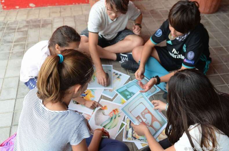 Alumnos trabajando en el proyecto educativo (Foto Yohann Humbert)