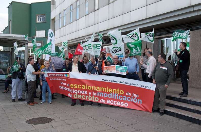 Protesta de este viernes ante la Consejería de Educación en la capital grancanaria (Foto J.M. García)