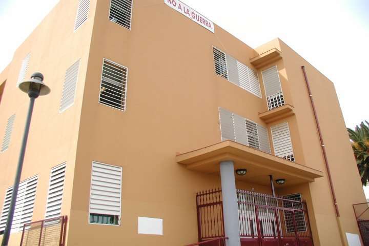 La presunta agresión habría ocurrido durante la hora del recreo, en la cafetería del centro (Foto TA)
