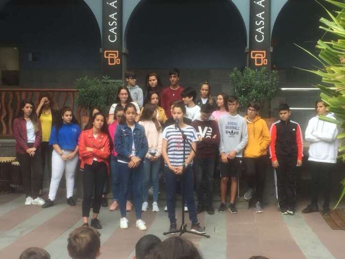 Alumnos del instituto teldense en el acto del pasado miércoles (Foto TA)