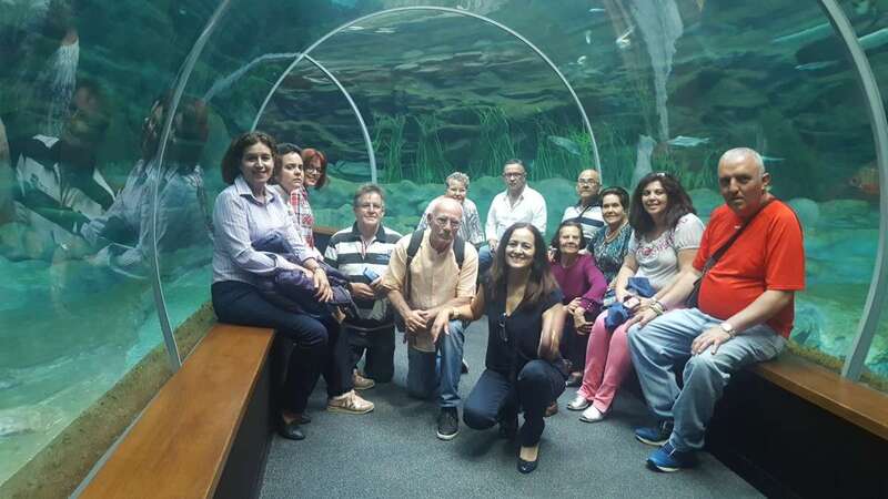 Parte del alumnado, en el interior del acuario (Foto TA)