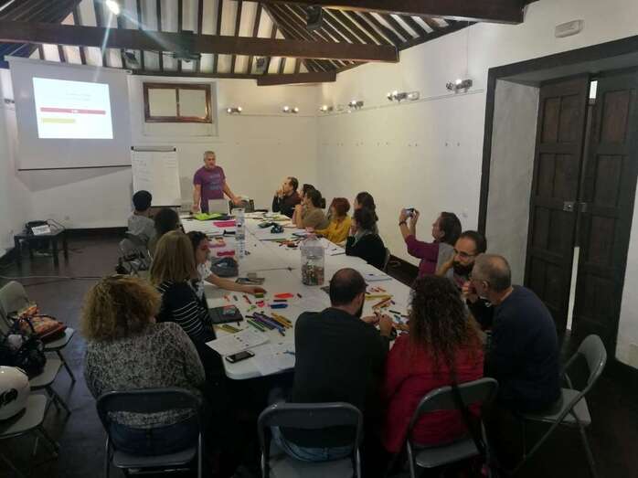 Reunión del pasado de la Sociedad Canaria de Profesores de Matemáticas en la sede del Círculo (Foto TA)