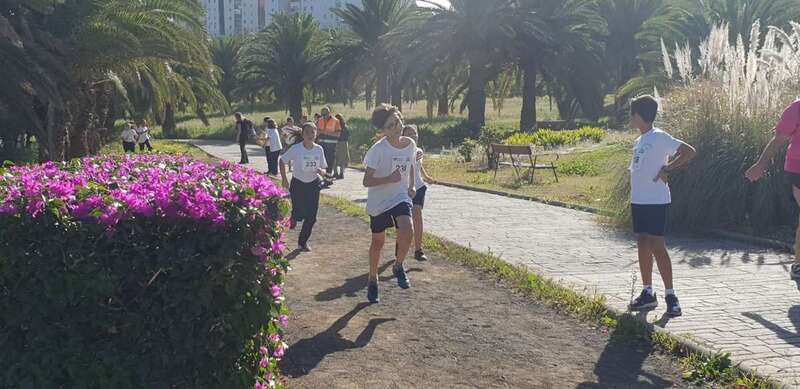 Momento de la prueba solidario de los alumnos del CEIP Poeta Fernando González (Foto TA)