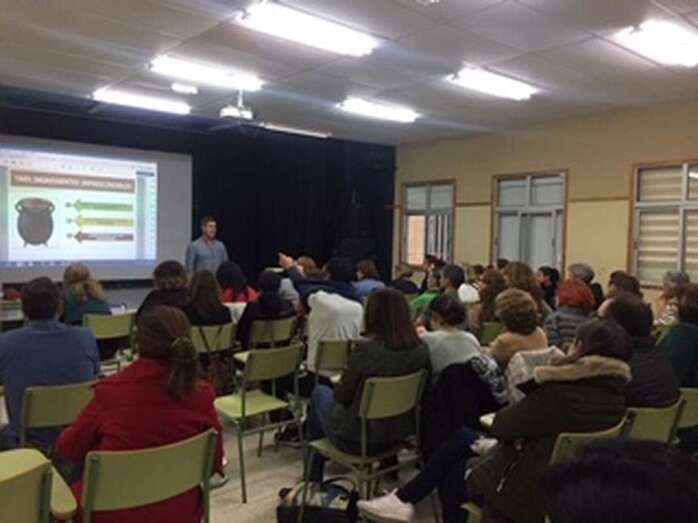 Raúl Saavedra ofreció una charla-taller (Foto TA)