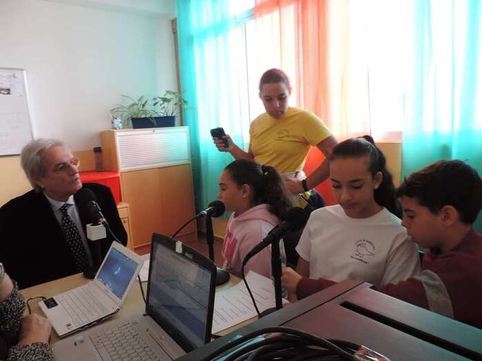 Heriberto Zerpa se sometió a las preguntas de los pequeños (Foto TA)