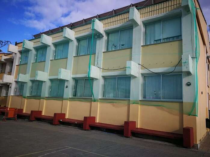 Mallas protectoras colocadas en el colegio de Melenara (Foto TA)