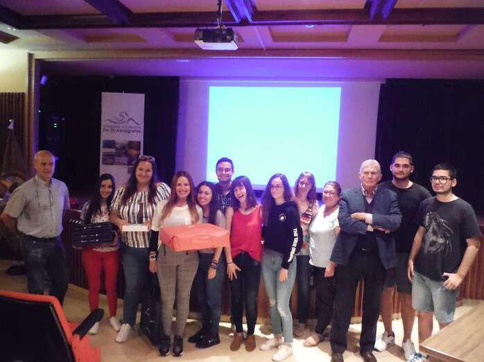 Imagen de la recogida del galardón (Foto TA)