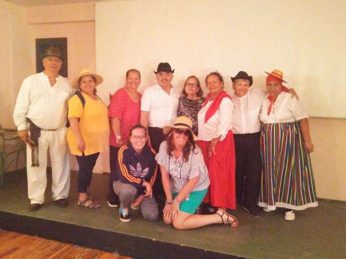 Grupo de alumnos participantes en la comedia musical (Foto TA)