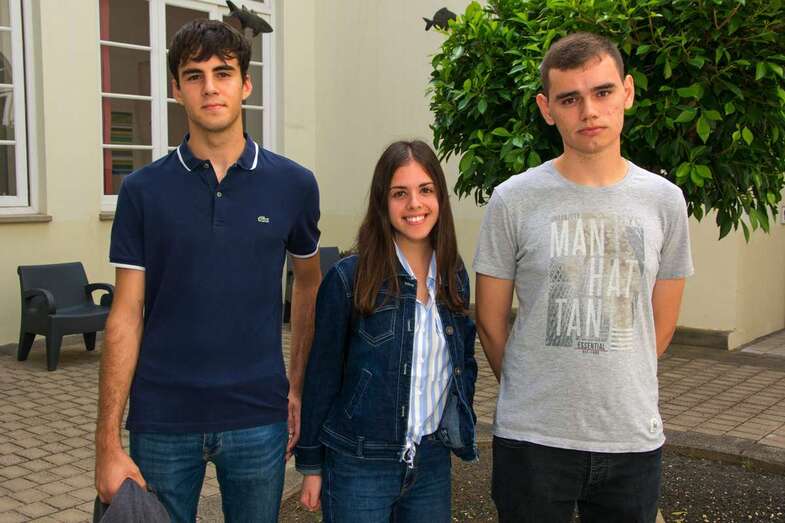 Yazmina Sánchez, en el centro de la imagen junto a los otros dos finalistas grancanarios (Foto TA)