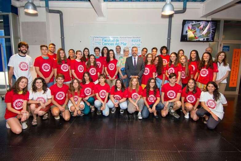 Sara Romero, la cuarta chica empezando por el monitor con camiseta blanca de la izquierda (Foto TA)