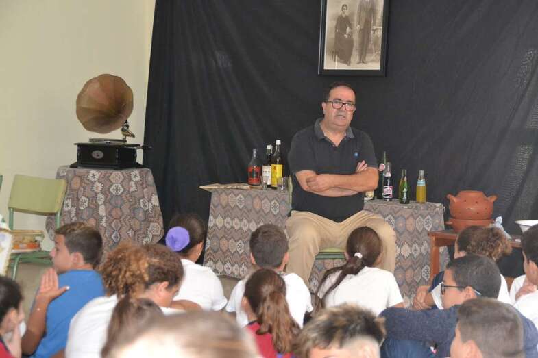El narrador Juan Antonio González Batista protagonizó una sesión de cuentacuentos (Foto TA)