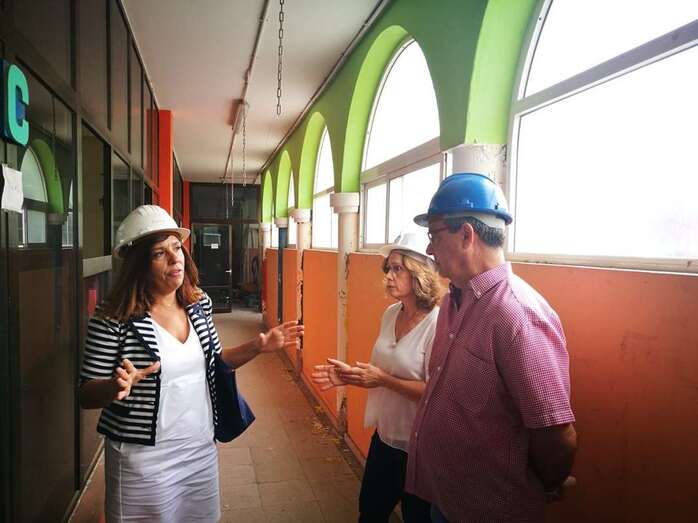 Carmen Hernández, vicealcaldesa y concejal de Vivienda, en una imagen de archivo durante una visita a las obras de la Escuela Infantil de Jinámar (Foto TA)
