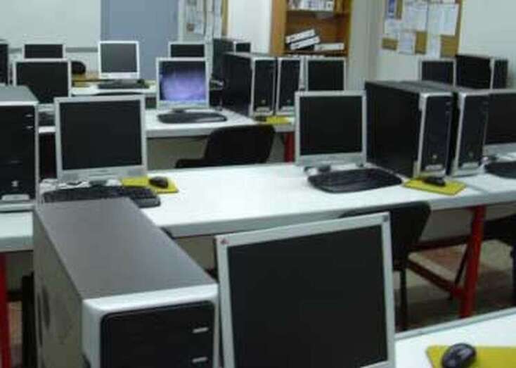 Imagen de archivo de un aula de Informática en un centro escolar de Telde (Foto TA)