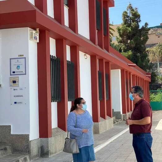El concejal Juan Francisco Artiles durante la visita al centro para supervisar las obras de mantenimiento/TA.