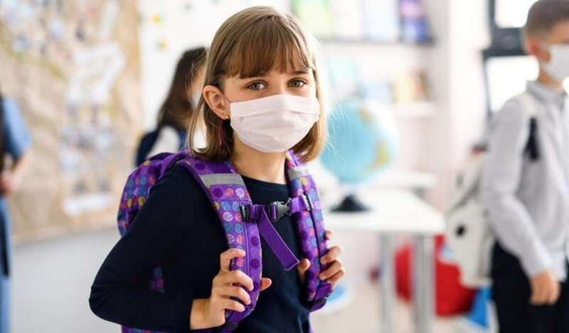 Escolar con mascarilla/Multimedia.