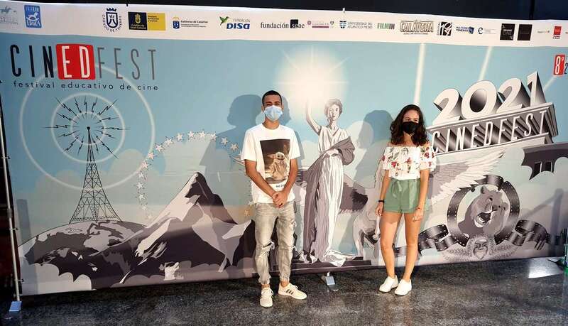 Los alumnos del IES Casas Nuevas Gabriel López y Verónica Franco, en la gala de premios / TA