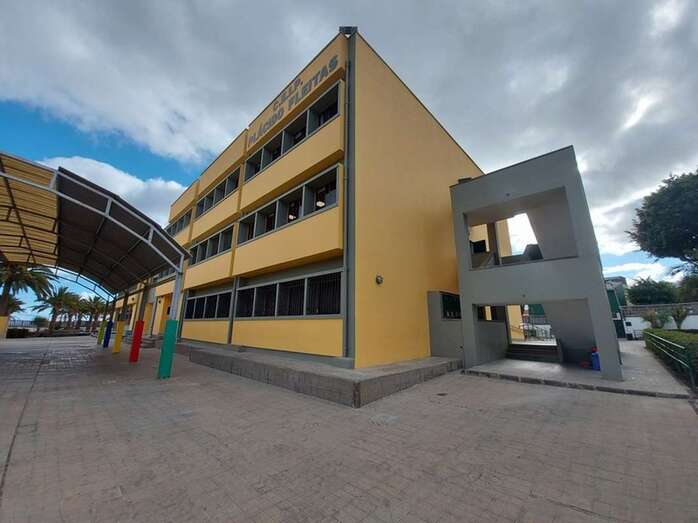 Las obras se han centrado en la reparación y tratamiento de la fachada, pretiles e impermeabilización de la cubierta / TA