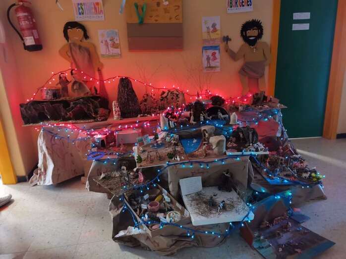 Imagen del poblado aborigen recreado por los alumnos del CEIP Los Caserones / TA