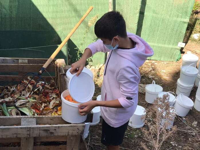 Imagen del proceso de compostaje escolar / TA