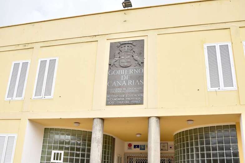 Fachada  principal del centro/TA.