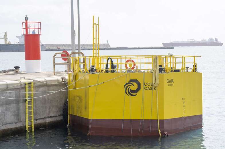 Desaladora flotante presentada este lunes en la capital grancanaria/TA.