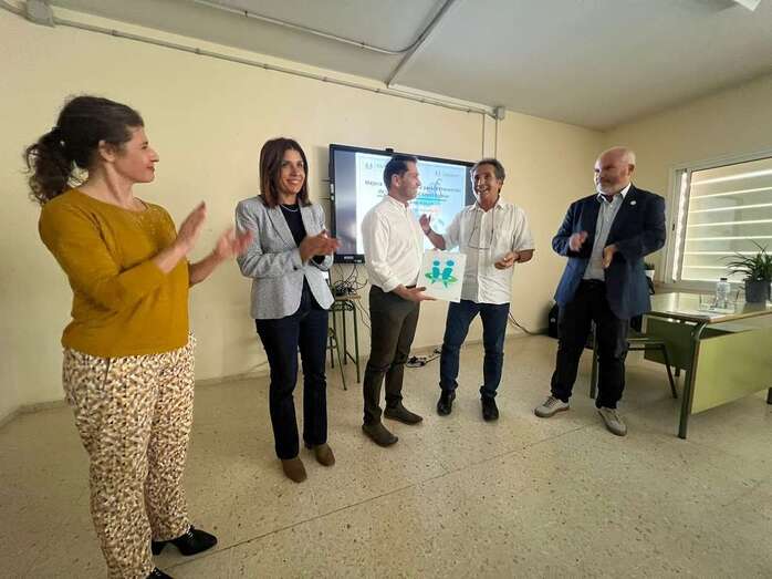 La alcaldesa Carmen Hernández estuvo en el acto en el que el IES La Herradura recibe la placa acreditativa como primer centro TE de la provincia de Las Palmas/TA.