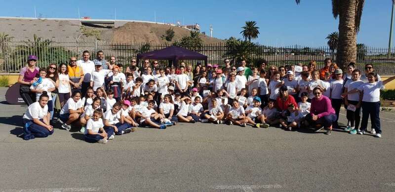 Imagen de archivo de alumnos participantes en una edición anterior de esta carrera solidaria/TA.