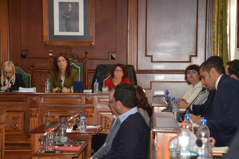 Pleno extraordinario de marzo en el que se aprobó iniciar los trámites para rescindir el contrato de La Mareta (Foto TA)