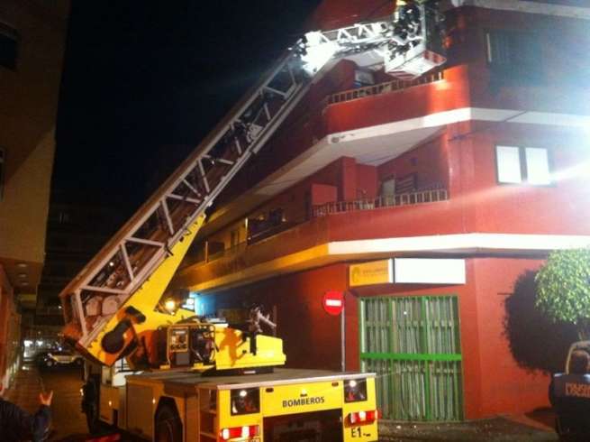 Momento de la intervención de los bomberos (Foto TA)