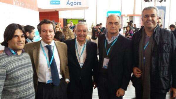 Ignacio Serrano y Francisco López con Esteban González Pons, Javier Arenas y Carlos Floriano (Foto TA)